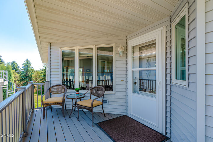 Property Photo:  207 Aspen Avenue  ND 58503 