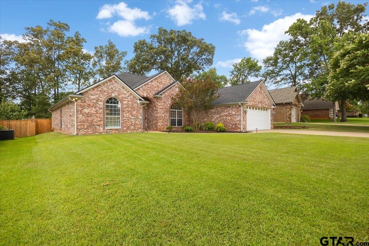 Property Photo: 305 Bridgers Hill Rd TX 75604