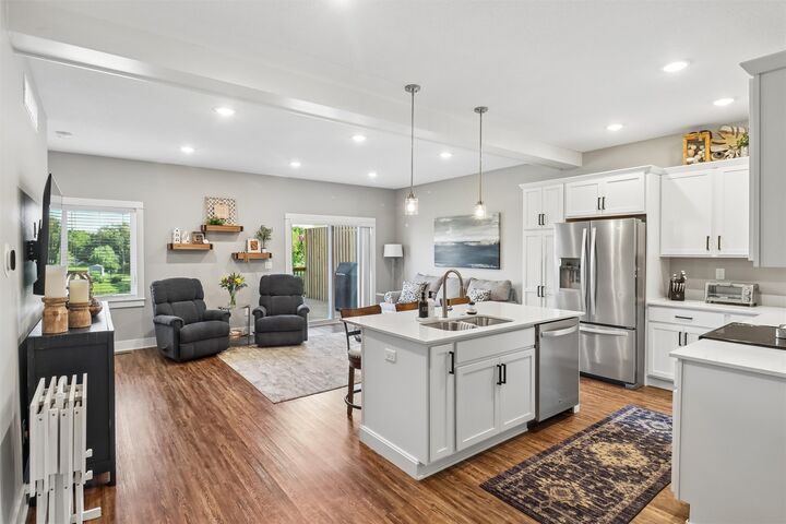 Property Photo: 904 Summerset Place IA 50125