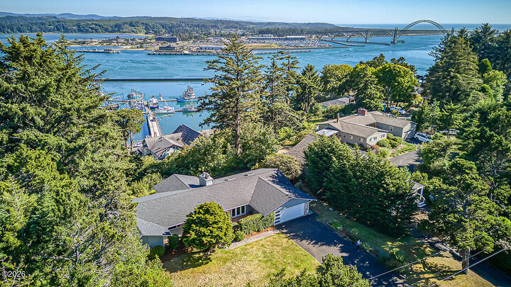 Property Photo:  291 SE Penter Lane  OR 97365 
