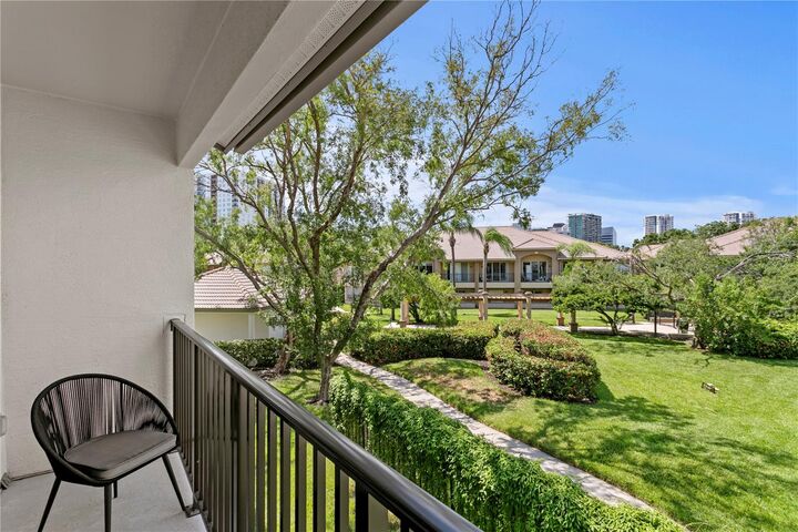 Property Photo: 1040 Normandy Trace Road FL 33602