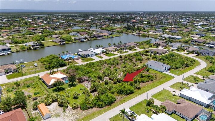 Property Photo: 8123 Tracy Circle FL 33981