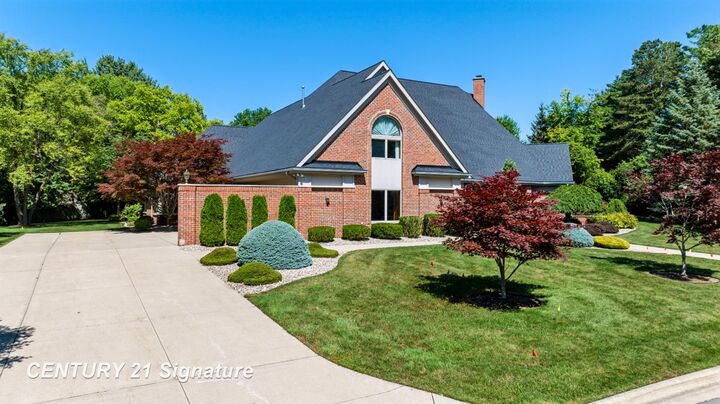 Property Photo:  5590 Pine Gate Drive  MI 48603 