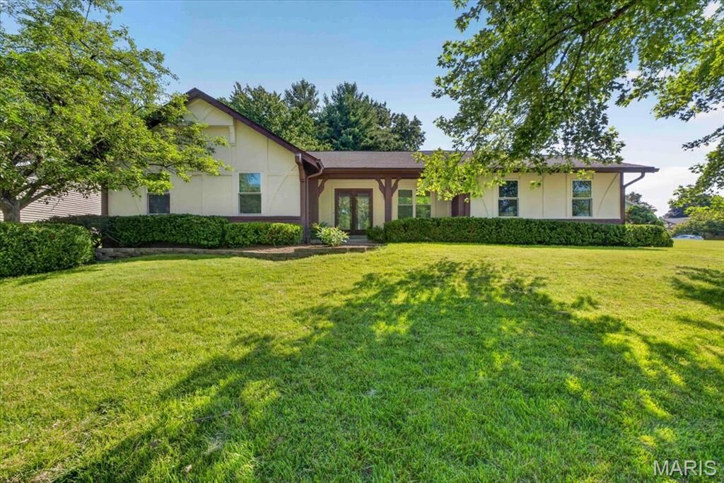 Property Photo:  2706 Sundowner Drive  MO 63303 
