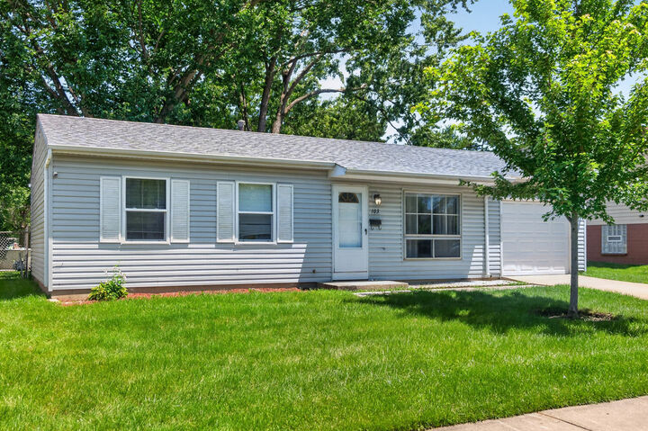 Property Photo:  103 Willow Road  IL 60107 