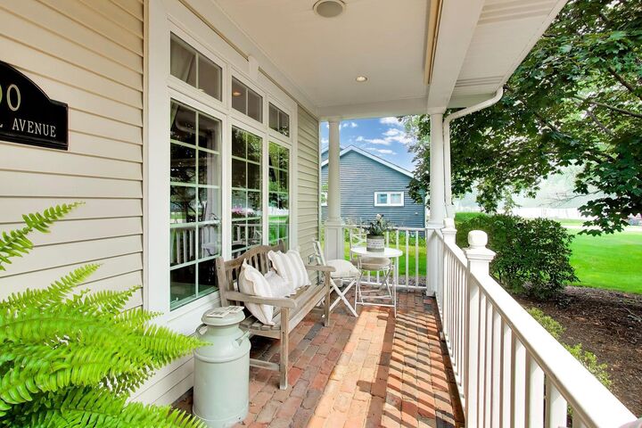 Property Photo: 1600 N Vail Avenue IL 60004