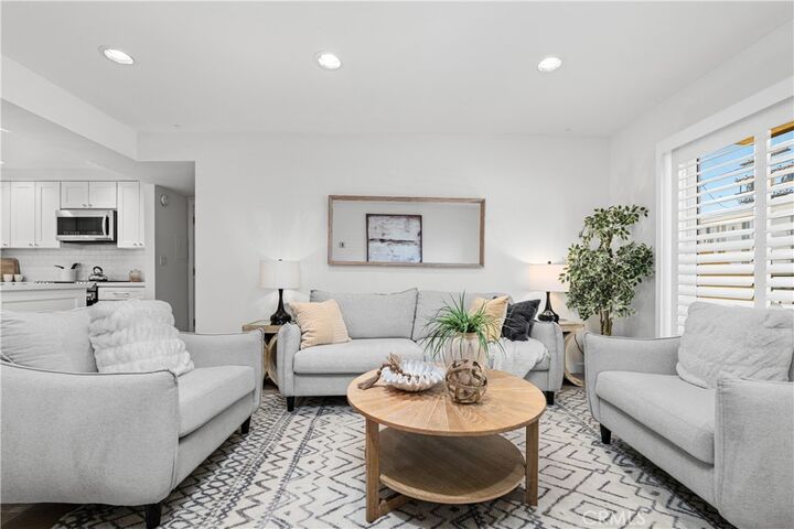 Property Photo:  5257 Radford Ave 101  CA 91607 
