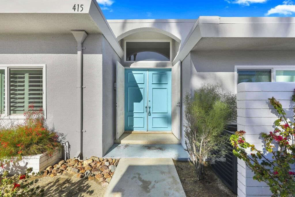Property Photo: 415 E Avenida Granada CA 92264