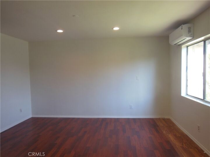 Property Photo:  439 1/2 W Walnut  CA 91016 