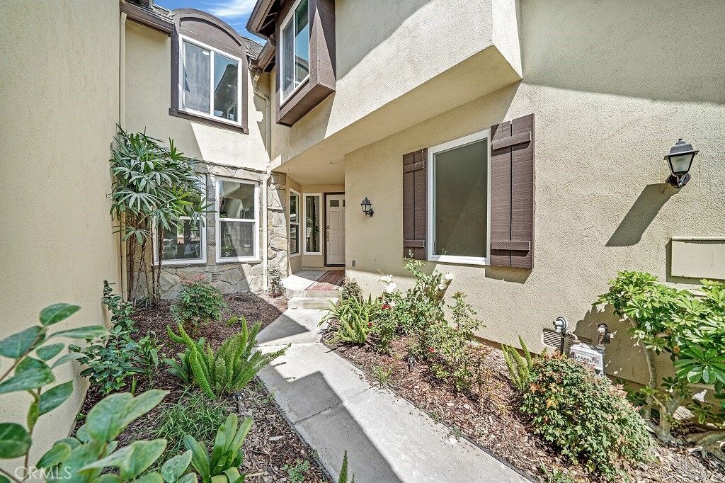 Property Photo:  6082 Eaglecrest Drive  CA 92648 