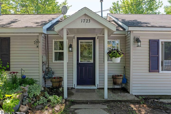 Property Photo:  1723 W Division Street  MI 49601 