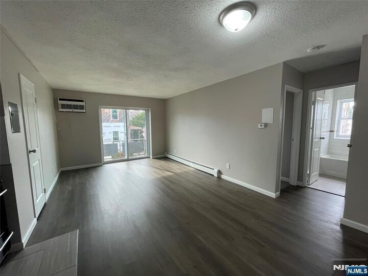 Property Photo:  125 Lawrence Street 1A  NJ 07601 