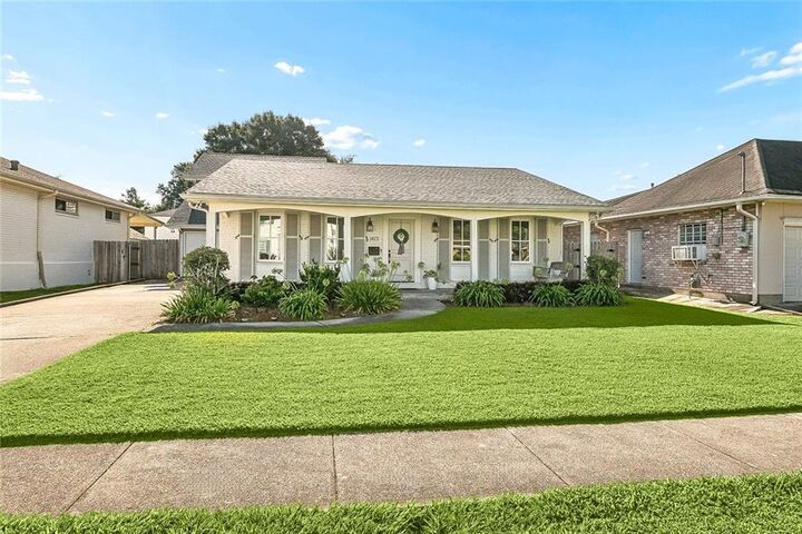 Property Photo: 1413 Choctaw Avenue LA 70005