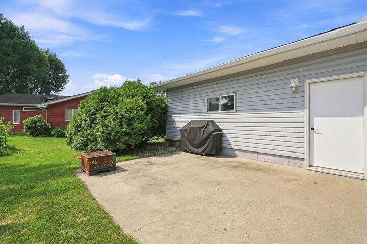 Property Photo:  551 6th Street E  MN 55342 