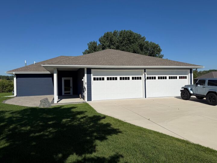 Property Photo:  1740 Bay Oaks Drive  MN 56007 