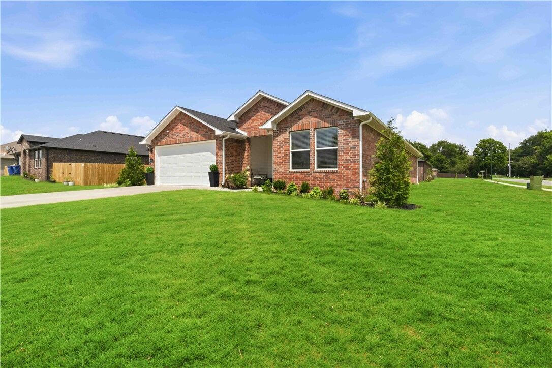 Property Photo:  3101 N Rooster Street  AR 72761 