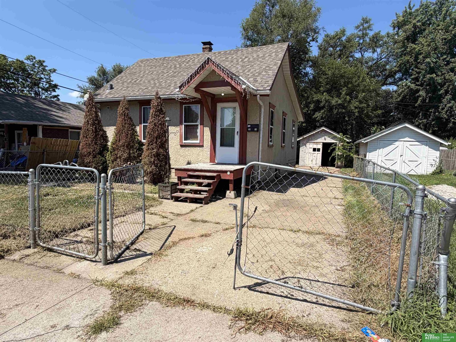 Property Photo: 5516 N 37 Street NE 68111