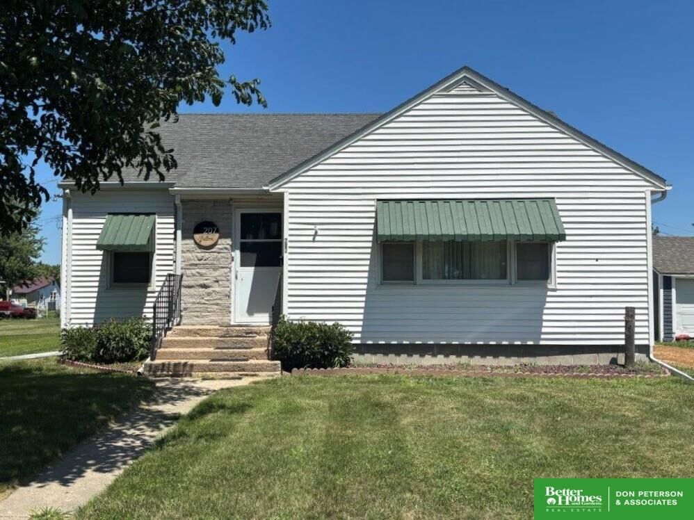 Property Photo: 207 W Cedar Street NE 68727