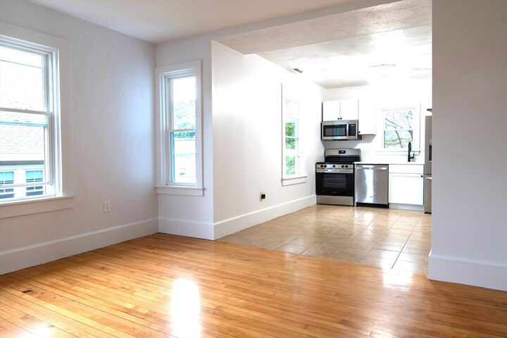 Property Photo: 5 Stoneland Rd 2 MA 01603