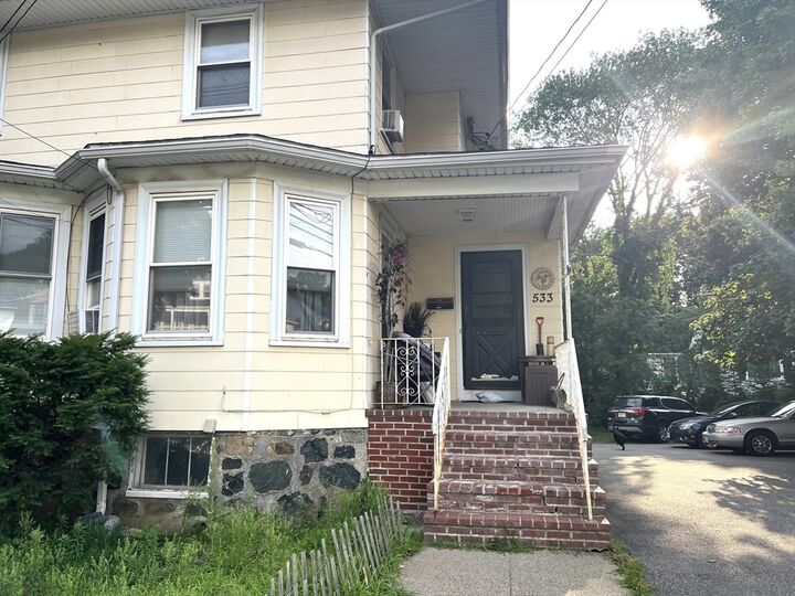 Property Photo:  533-535 Main St 533  MA 02180 