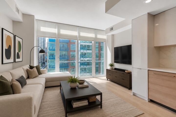 Property Photo: 118 Waterfront Court SW 806 AB T2P 1K8
