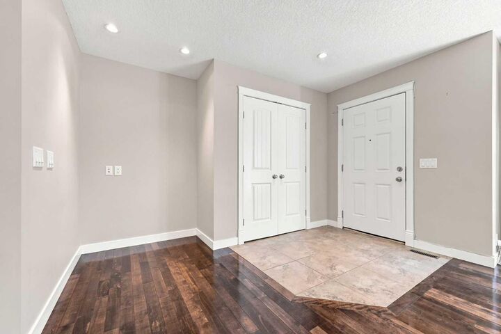 Property Photo:  4836 Bowness Road NW  AB T3B 0B7 