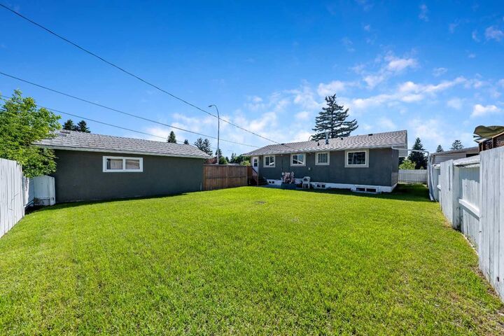 Property Photo:  629 Agate Crescent SE  AB T2J 0Z4 