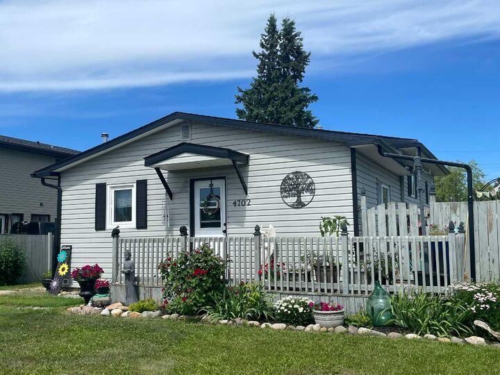 4702 48 Avenue — photo 1
