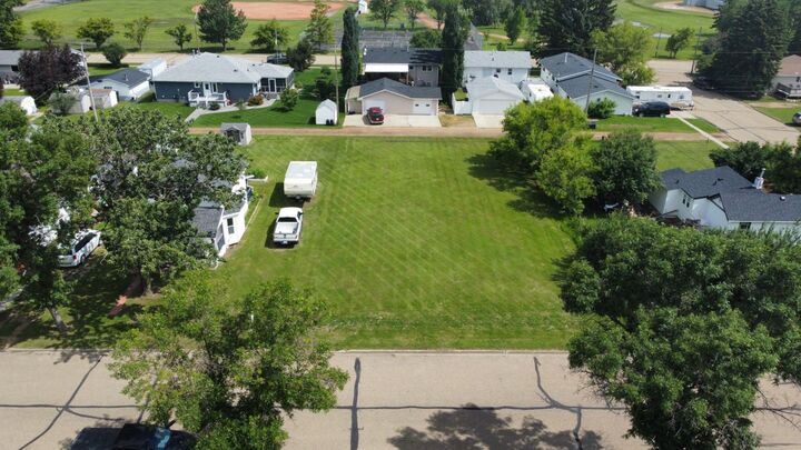 5209 49 Street — photo 1
