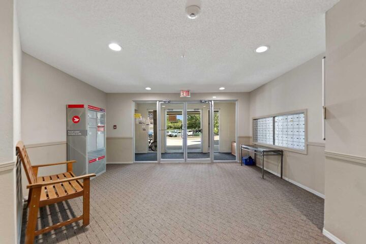 Property Photo: 3000 Citadel Meadow Point NW 318 AB T3G 5N5