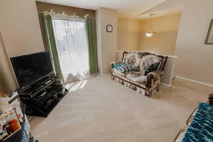 Property Photo: 36 Pinnacle Way AB T8W 2X6