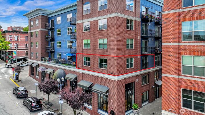Property Photo: 960 Harris Avenue 305 WA 98225