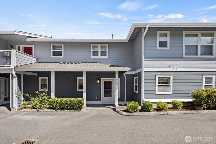 Property Photo:  4437  Providence Point Place SE 2631  WA 98029 