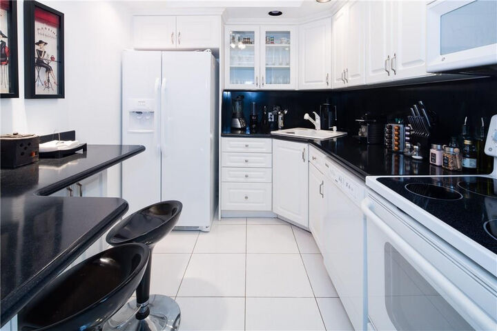 Property Photo: 20379 W Country Club Drive 638 FL 33180