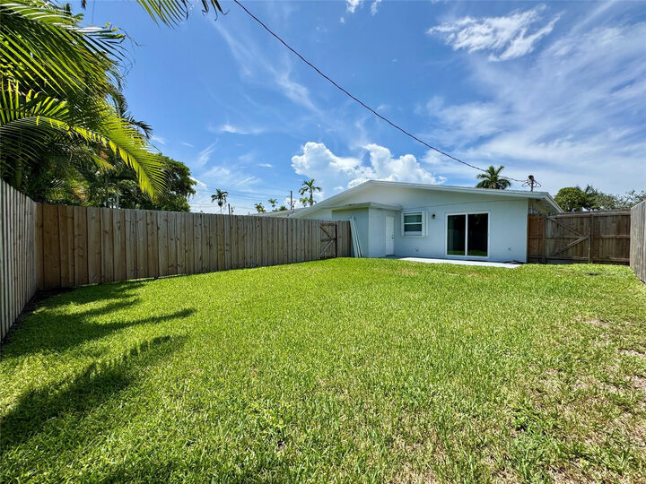Property Photo:  838 SW 14th Street  FL 33315 