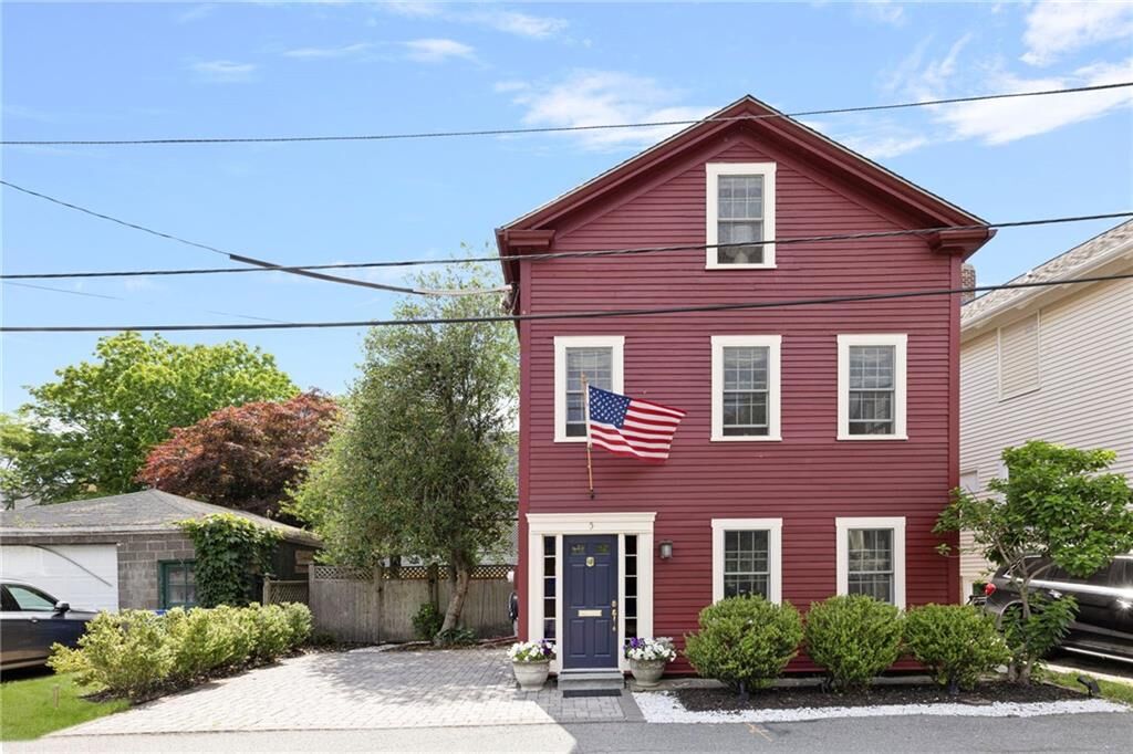 Property Photo:  5 Tews Court  RI 02840 