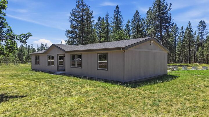 Property Photo: 3311 E Oregon Rd WA 99009