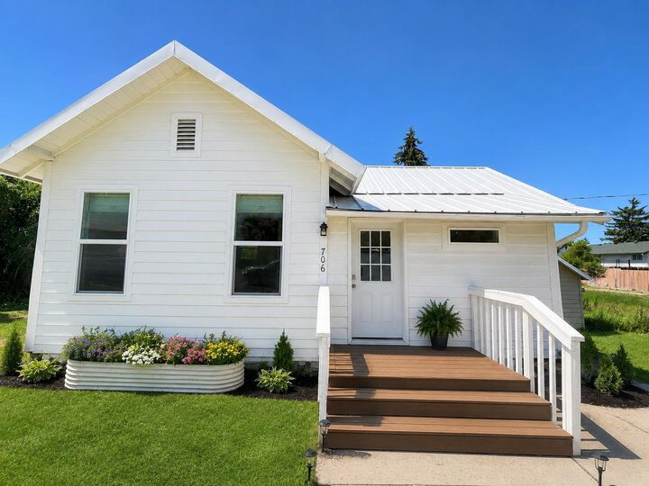 Property Photo:  706 11th St  WA 99122 