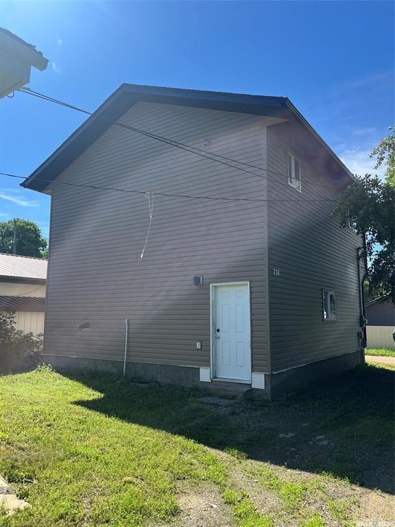 Property Photo:  738 Henry Street  SK S4A 1P5 
