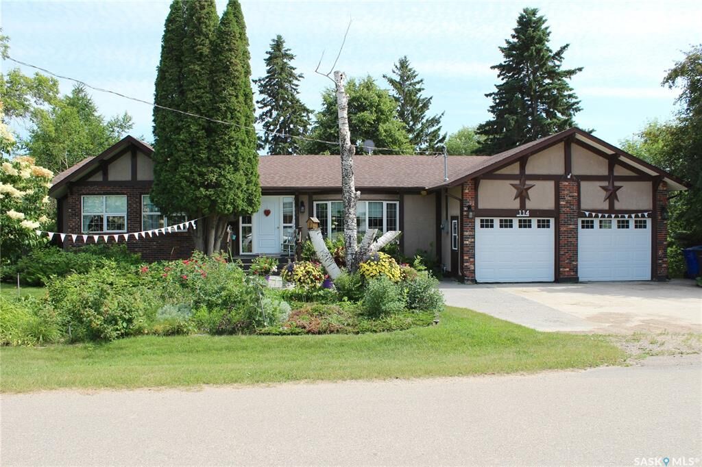 Property Photo: 114 Crescent Lake Road SK S0A 3R0