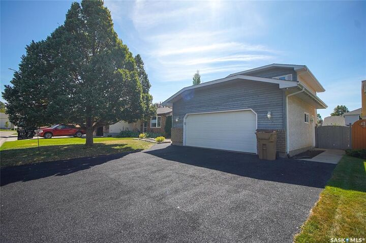 Property Photo: 5503 Ballantine Court SK S4X 4K4