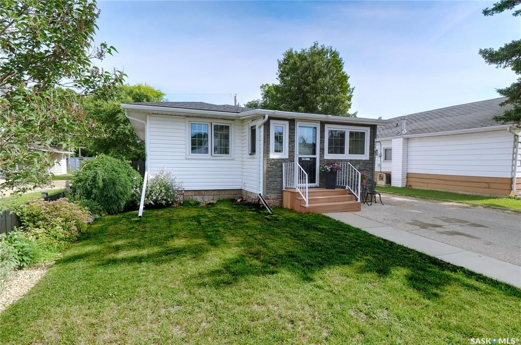 Property Photo:  924 Hall Street W  SK S6H 2S4 