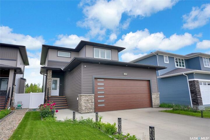 1049 Maplewood Drive — photo 1
