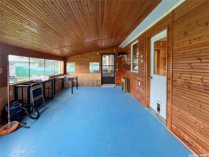 Property Photo: 400 4th Street SK S0E 1P0
