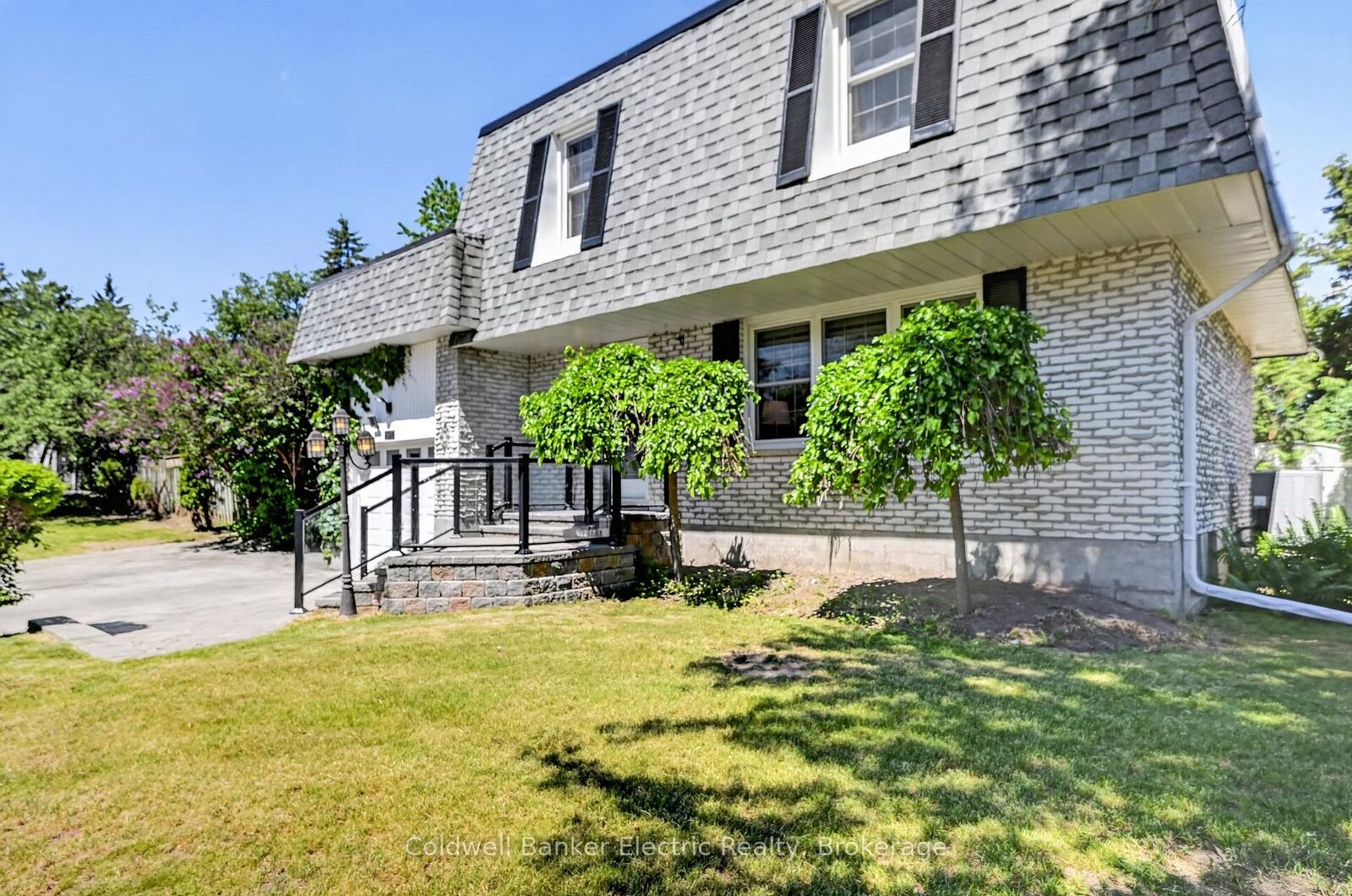Property Photo: 197 Patricia Crescent ON K9J 6X4