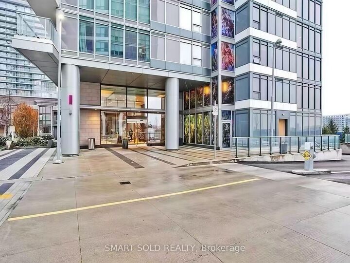 Property Photo: 121 McMahon Drive 3208 ON M2K 0C1