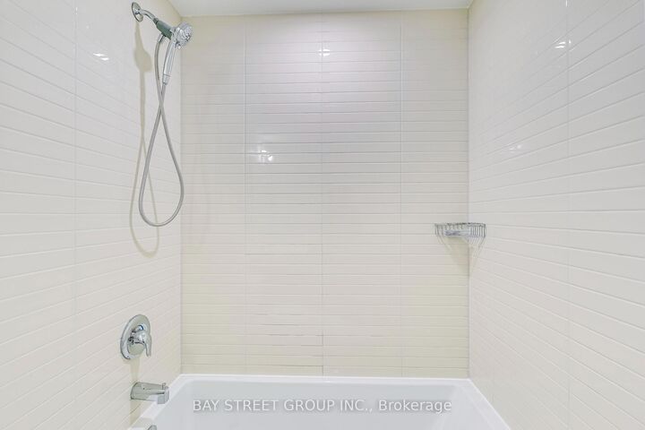 Property Photo: 3200 William Coltson Avenue 520 ON L6H 7C2