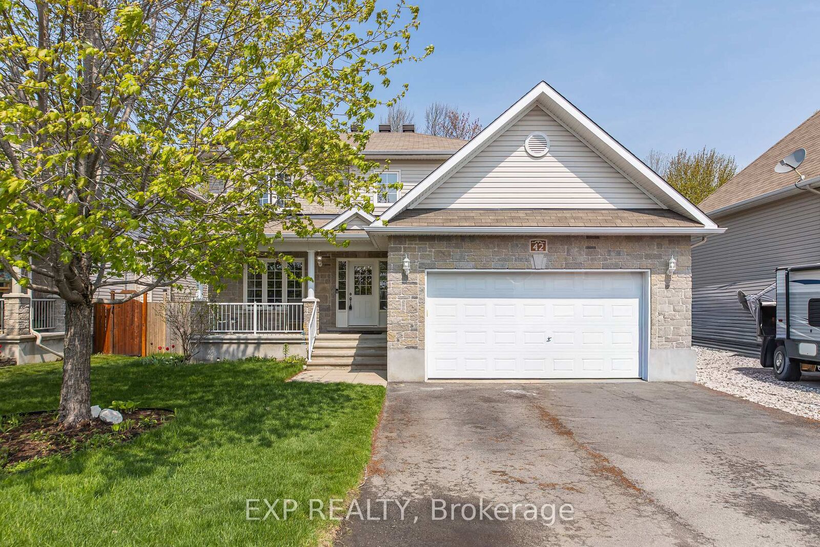Property Photo:  42 Oasis Street  ON K0A 2M0 