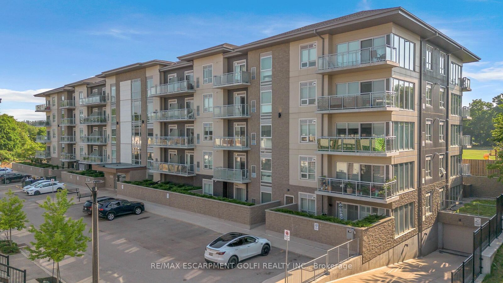 Property Photo: 16 Markle Crescent 208 ON L9G 0H4