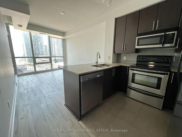 Photo de la propriété: 18 Harbour Street 1701 ON M5J 2Z6